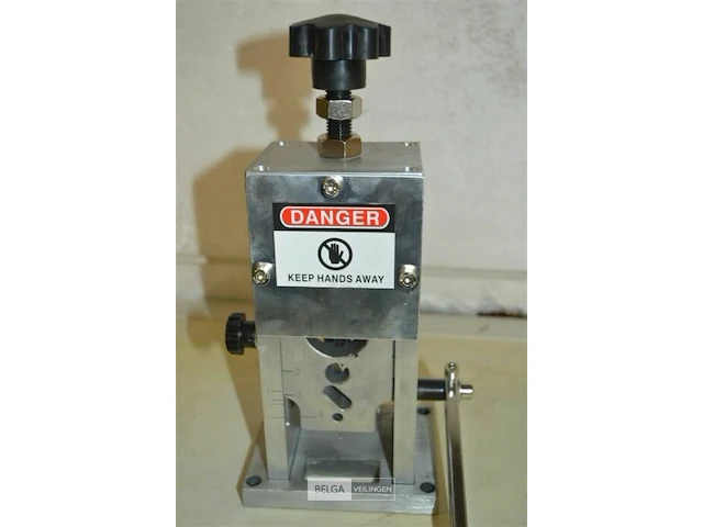 Vevor kabel stripmachine manoweer 30x10cm - afbeelding 5 van  5