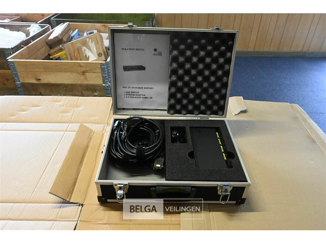 Vga switch in koffer - afbeelding 1 van  7