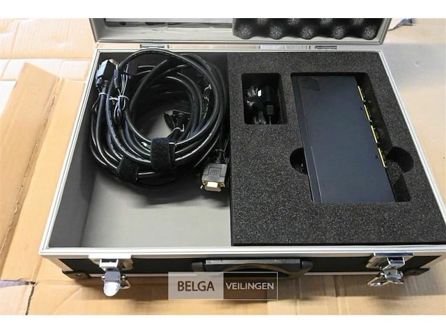Vga switch in koffer - afbeelding 3 van  7