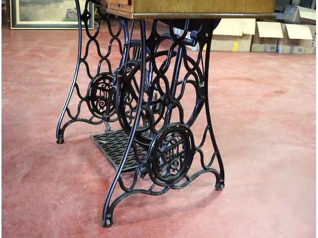 Vici oude naaimachine - afbeelding 2 van  5