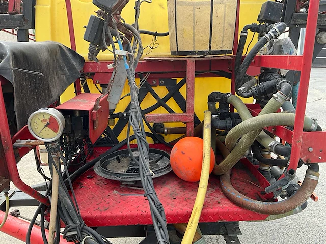 Vicon rau getrokken veldspuit - afbeelding 3 van  19