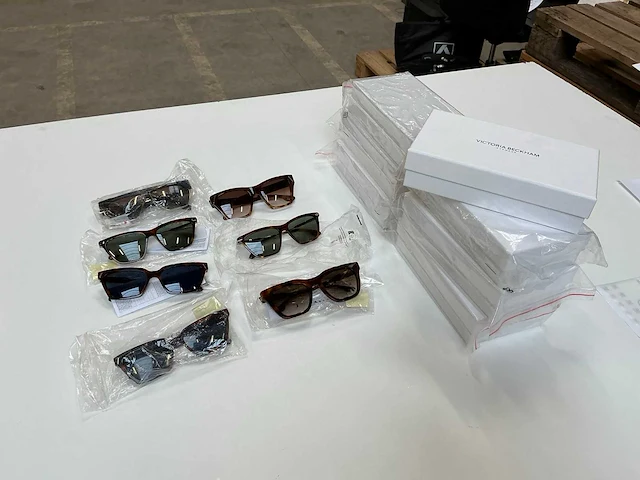 Victoria beckham zonnebril (7x) - afbeelding 1 van  8