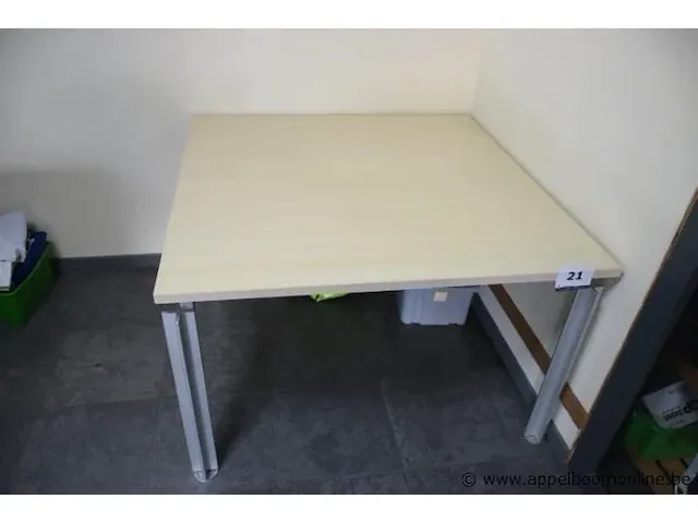 Vierkante schrijftafel - afbeelding 1 van  1