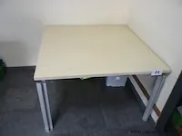 Vierkante schrijftafel - afbeelding 1 van  1