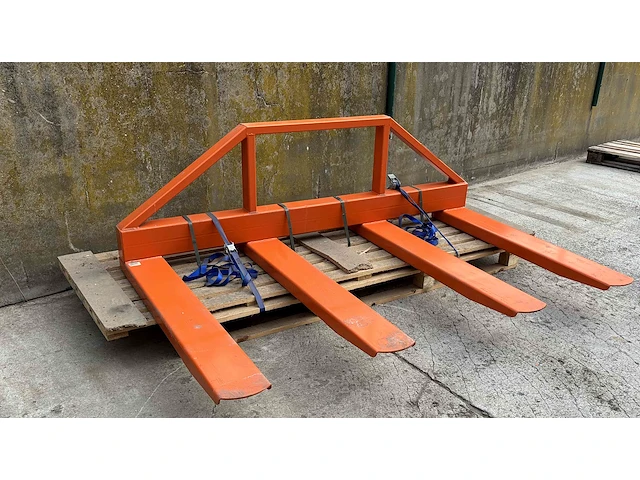 Viervorker 2000kg - afbeelding 1 van  5