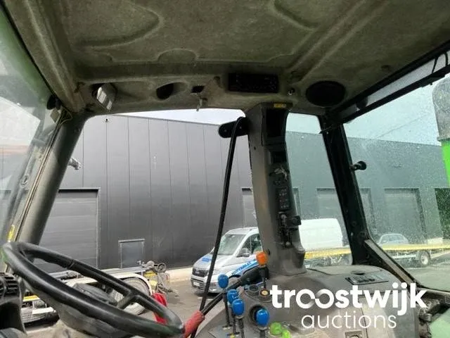 Vierwielaangedreven landbouwtractor combinatie - afbeelding 5 van  23