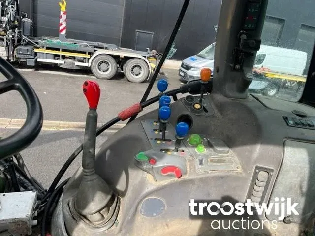 Vierwielaangedreven landbouwtractor combinatie - afbeelding 6 van  23