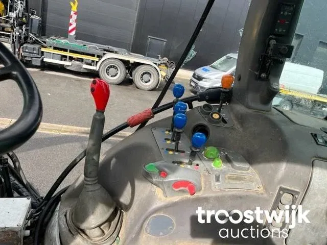 Vierwielaangedreven landbouwtractor combinatie - afbeelding 7 van  23