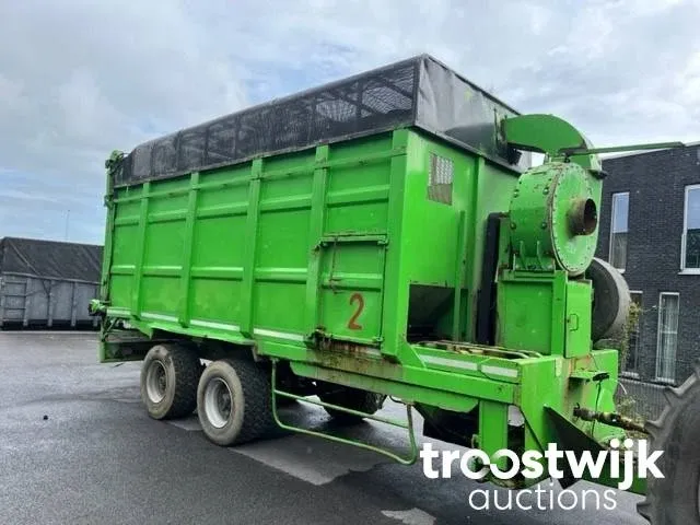 Vierwielaangedreven landbouwtractor combinatie - afbeelding 18 van  23