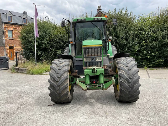 Vierwielaangedreven landbouwtractor - afbeelding 7 van  26