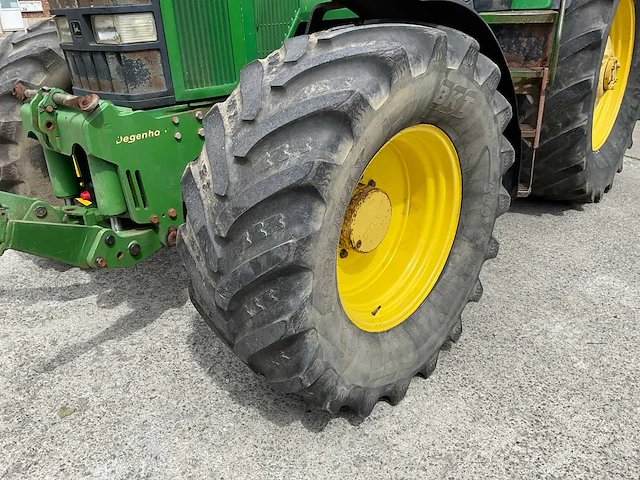 Vierwielaangedreven landbouwtractor - afbeelding 10 van  26