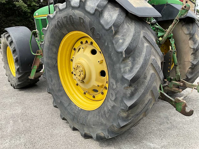 Vierwielaangedreven landbouwtractor - afbeelding 15 van  26