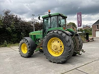 Vierwielaangedreven landbouwtractor - afbeelding 21 van  26