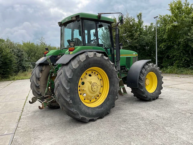 Vierwielaangedreven landbouwtractor - afbeelding 23 van  26