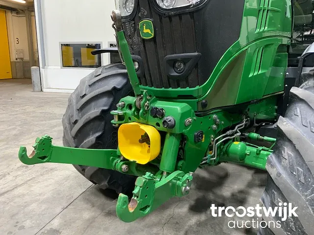 Vierwielaangedreven landbouwtractor - afbeelding 9 van  29