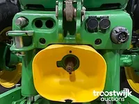 Vierwielaangedreven landbouwtractor - afbeelding 10 van  29