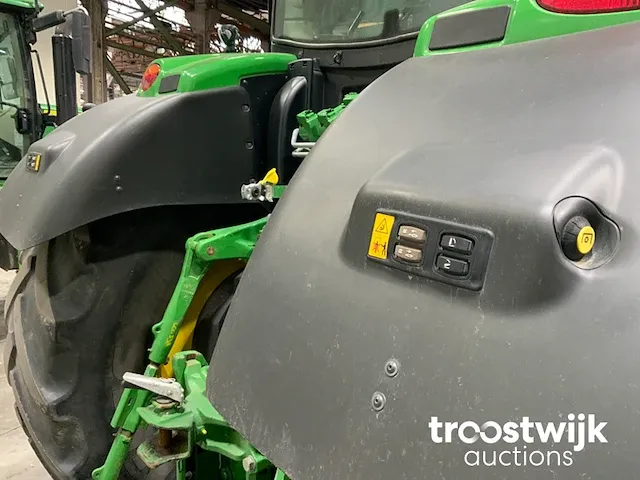 Vierwielaangedreven landbouwtractor - afbeelding 16 van  29