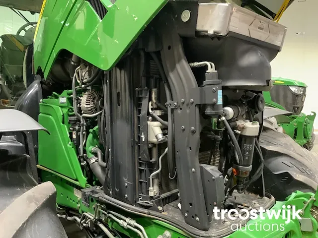 Vierwielaangedreven landbouwtractor - afbeelding 18 van  29
