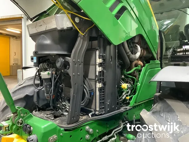 Vierwielaangedreven landbouwtractor - afbeelding 19 van  29