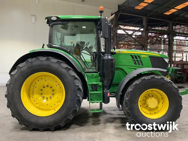 Vierwielaangedreven landbouwtractor - afbeelding 24 van  29