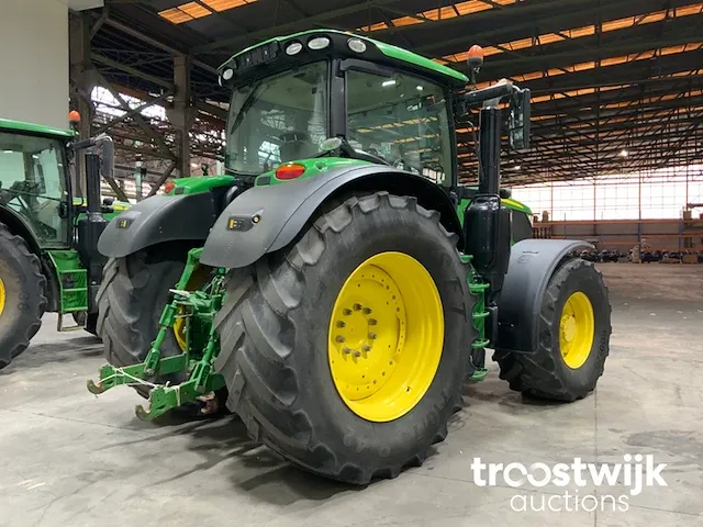Vierwielaangedreven landbouwtractor - afbeelding 25 van  29