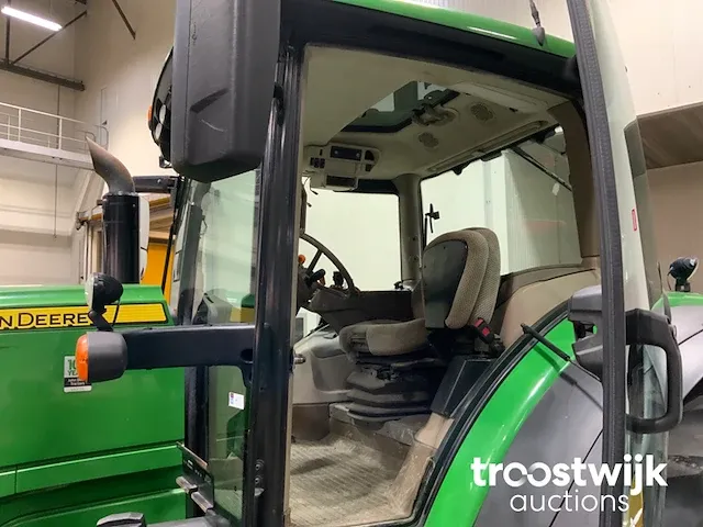Vierwielaangedreven landbouwtractor - afbeelding 29 van  29