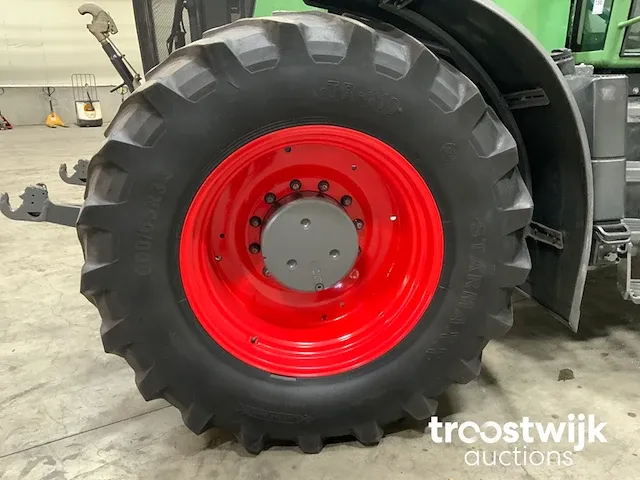 Vierwielaangedreven landbouwtractor - afbeelding 5 van  21