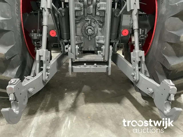 Vierwielaangedreven landbouwtractor - afbeelding 8 van  21