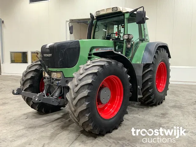 Vierwielaangedreven landbouwtractor - afbeelding 1 van  21