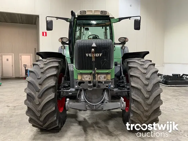 Vierwielaangedreven landbouwtractor - afbeelding 11 van  21