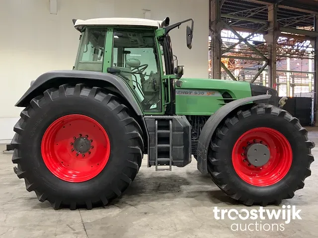 Vierwielaangedreven landbouwtractor - afbeelding 16 van  21