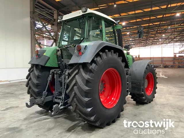 Vierwielaangedreven landbouwtractor - afbeelding 17 van  21