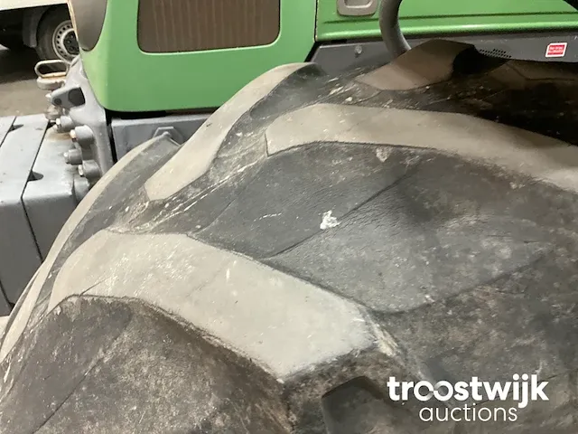 Vierwielaangedreven landbouwtractor - afbeelding 2 van  21