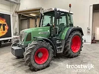 Vierwielaangedreven landbouwtractor - afbeelding 1 van  21