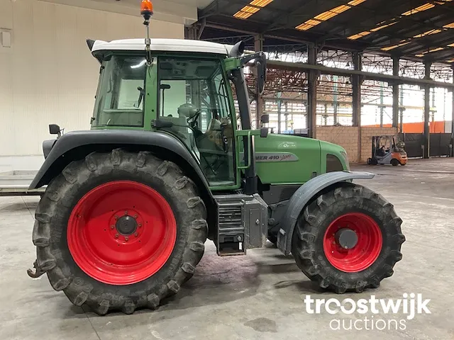 Vierwielaangedreven landbouwtractor - afbeelding 16 van  21