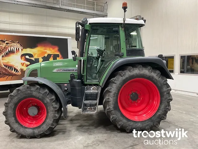 Vierwielaangedreven landbouwtractor - afbeelding 20 van  21