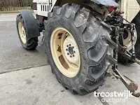 Vierwielaangedreven landbouwtractor - afbeelding 9 van  21