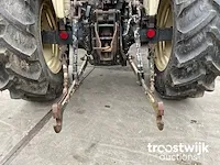 Vierwielaangedreven landbouwtractor - afbeelding 13 van  21
