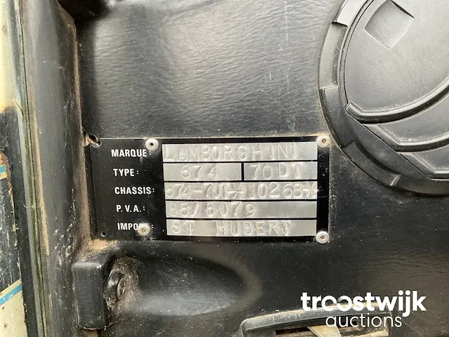 Vierwielaangedreven landbouwtractor - afbeelding 14 van  21