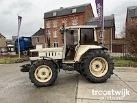 Vierwielaangedreven landbouwtractor - afbeelding 12 van  21