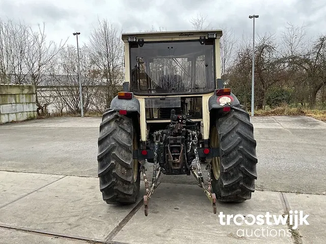 Vierwielaangedreven landbouwtractor - afbeelding 16 van  21
