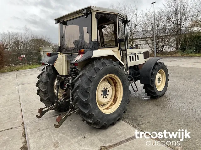 Vierwielaangedreven landbouwtractor - afbeelding 17 van  21
