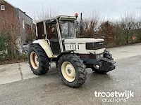 Vierwielaangedreven landbouwtractor - afbeelding 19 van  21