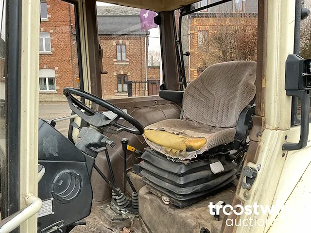 Vierwielaangedreven landbouwtractor - afbeelding 20 van  21