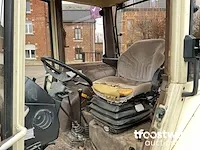 Vierwielaangedreven landbouwtractor - afbeelding 20 van  21