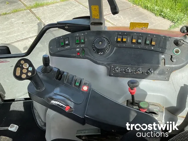 Vierwielaangedreven landbouwtractor - afbeelding 3 van  25
