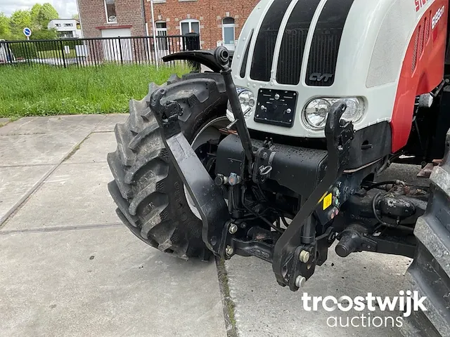 Vierwielaangedreven landbouwtractor - afbeelding 6 van  25