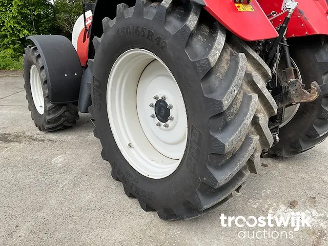 Vierwielaangedreven landbouwtractor - afbeelding 11 van  25