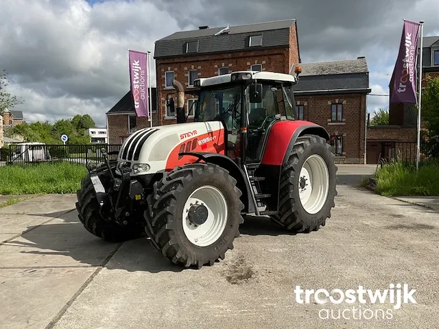 Vierwielaangedreven landbouwtractor - afbeelding 1 van  25