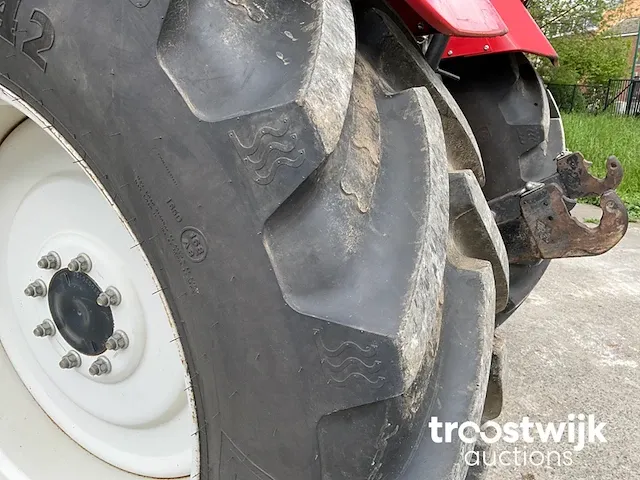 Vierwielaangedreven landbouwtractor - afbeelding 13 van  25